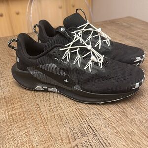 Nike Black and White Athletic Shoes